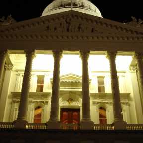 Front of the California State Capitol Building at Night - forced perspective (DSC00260)