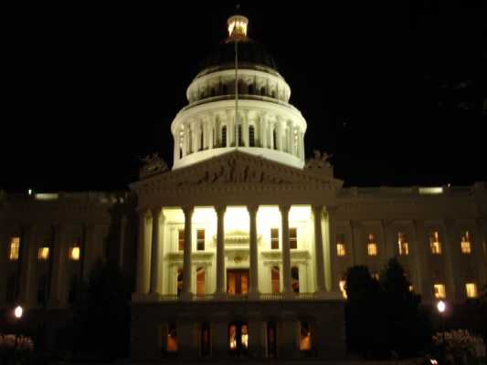 California State Capitol Building at night, Sacramento (DSC00242)