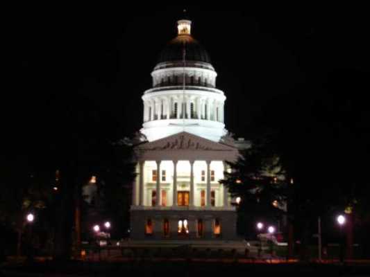 California State Capitol Building at night, Sacramento (DSC00232)