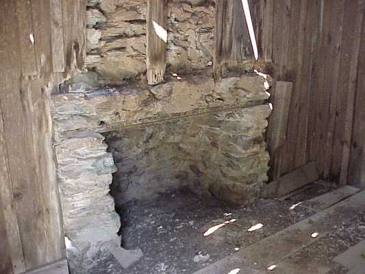 Mark Twain Cabin Fireplace MVC-070X