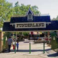Funderland 01 Entrance P4300001-c