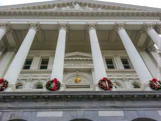 California_State_Capitol_Building_with_Holiday_Wreaths_-_20140106_155614.jpg