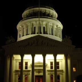 State Capitol - moving in closer (DSC00243)