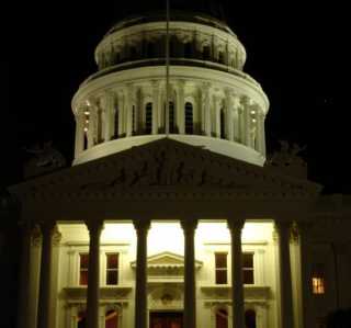 State Capitol - moving in closer (DSC00243)