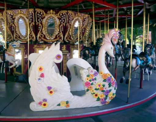 Funderland 08b Carousel P4300024-c